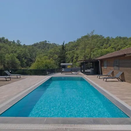 Hotel Luxurious And Serene Surrounded By Stunning Mountain View