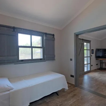 Hotel Luxurious And Serene Surrounded By Stunning Mountain View 4*